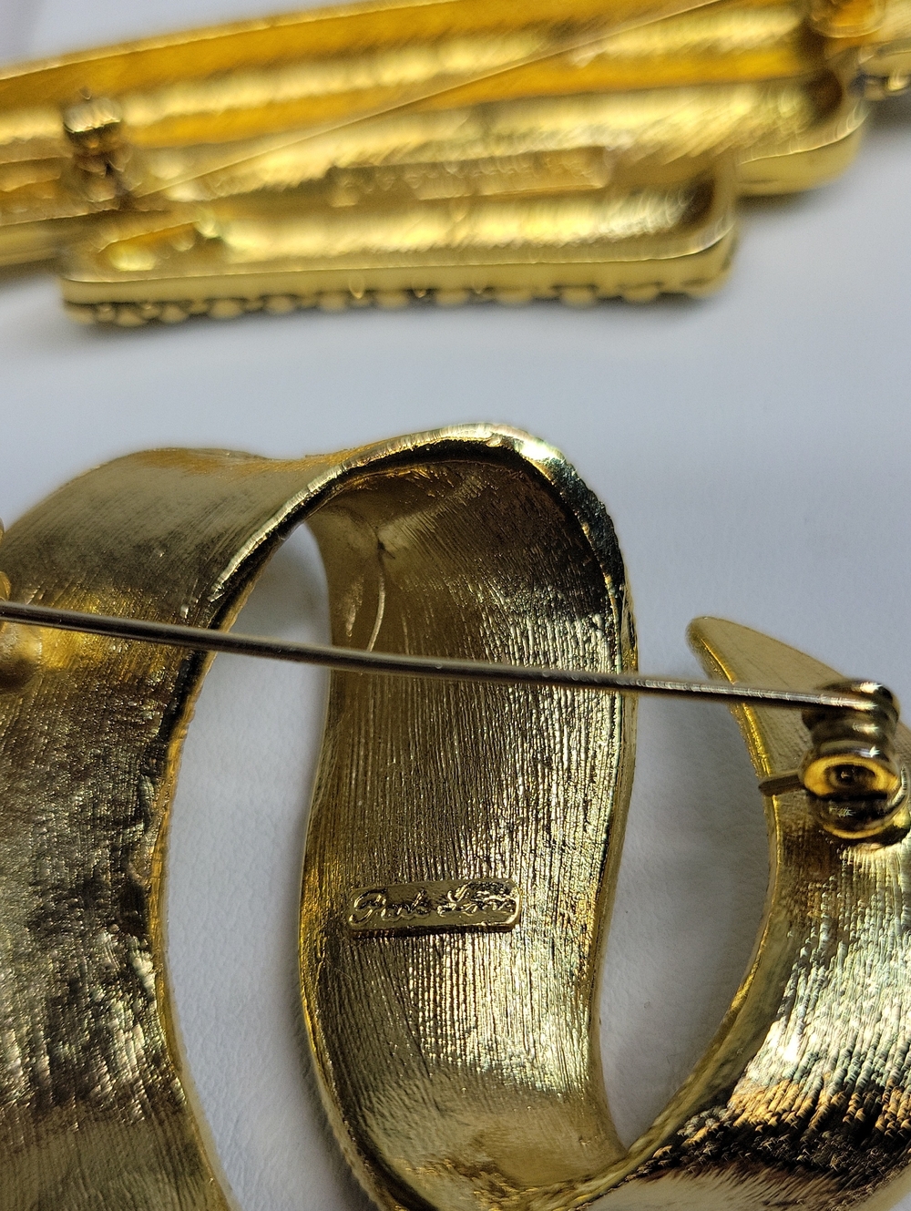 Signed Park Lane & Liz Calborne Brooches - Picture 4 of 5